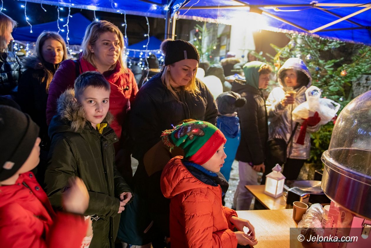 Jelenia Góra: Świąteczny kiermasz Dwójki