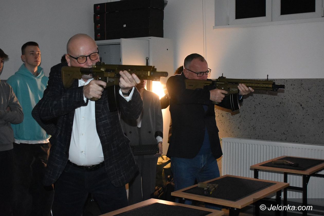 Jelenia Góra: Wirtualne strzelanie w "Śniadeckim"