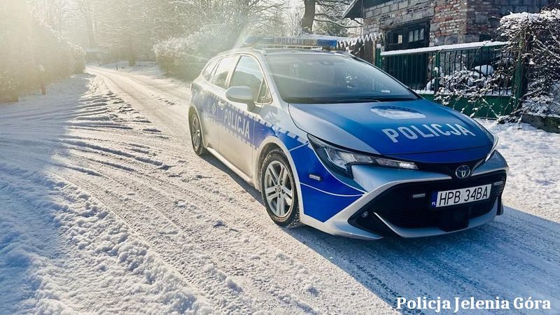 Jelenia Góra: Ślisko, noga z gazu!