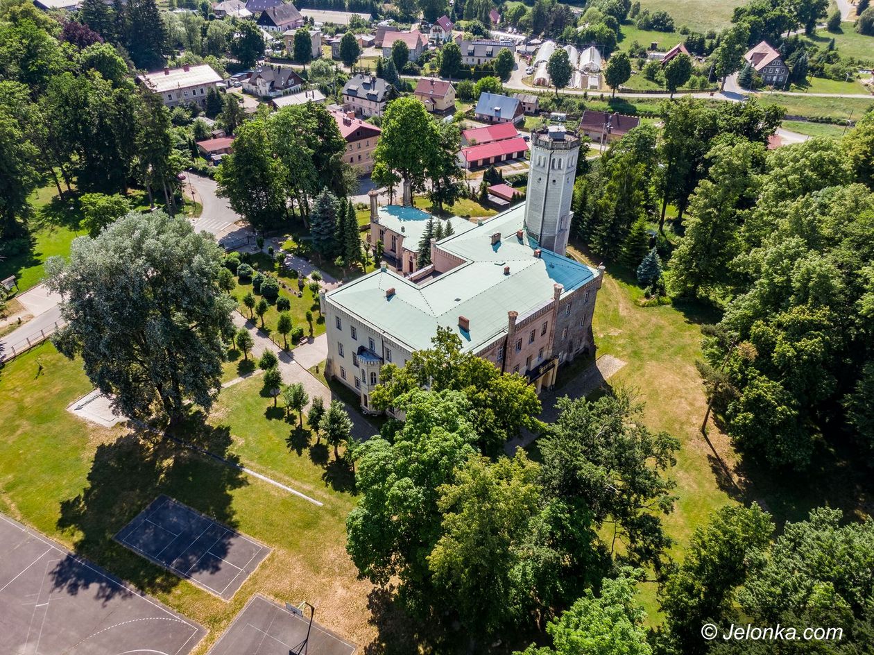 Mysłakowice: Ostatni dzwonek w szkole w pałacu
