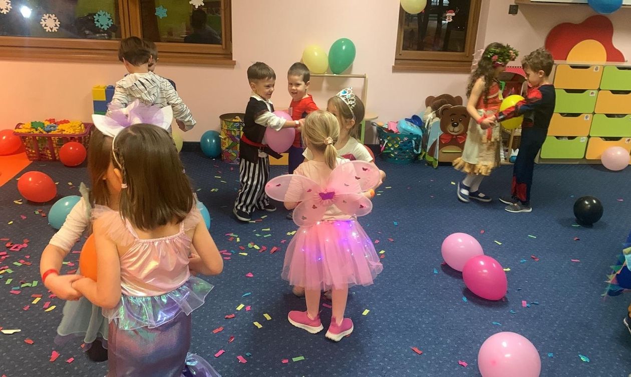 Jelenia Góra: Karnawałowa Magiczna Noc w Akademii Happy Kids