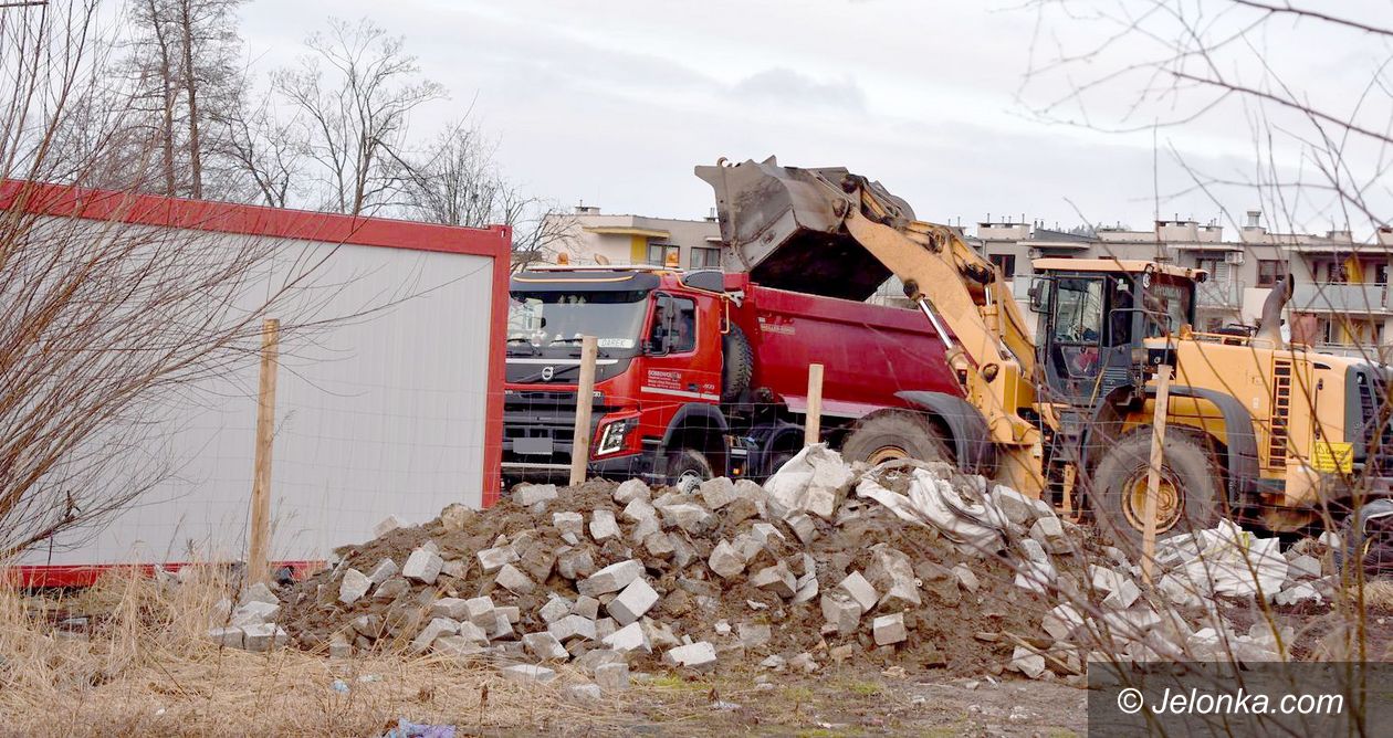 Jelenia Góra: Ruch na budowie osiedla Młynówka