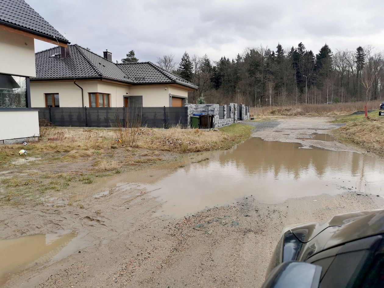 Jelenia Góra: Dziurawe ulice na Osiedlu Europejskim