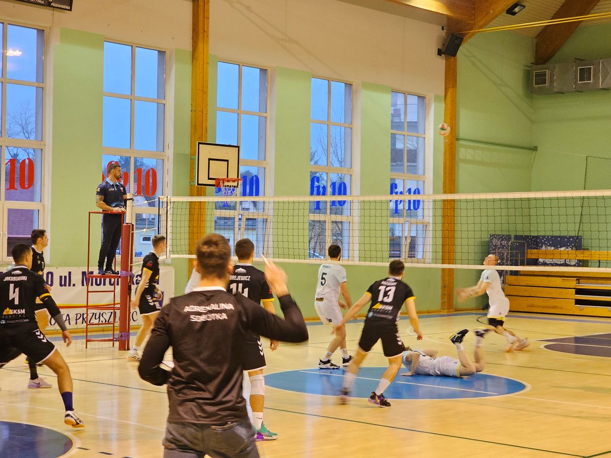 III liga siatkarzy: Lider walczy o kolejny skalp!