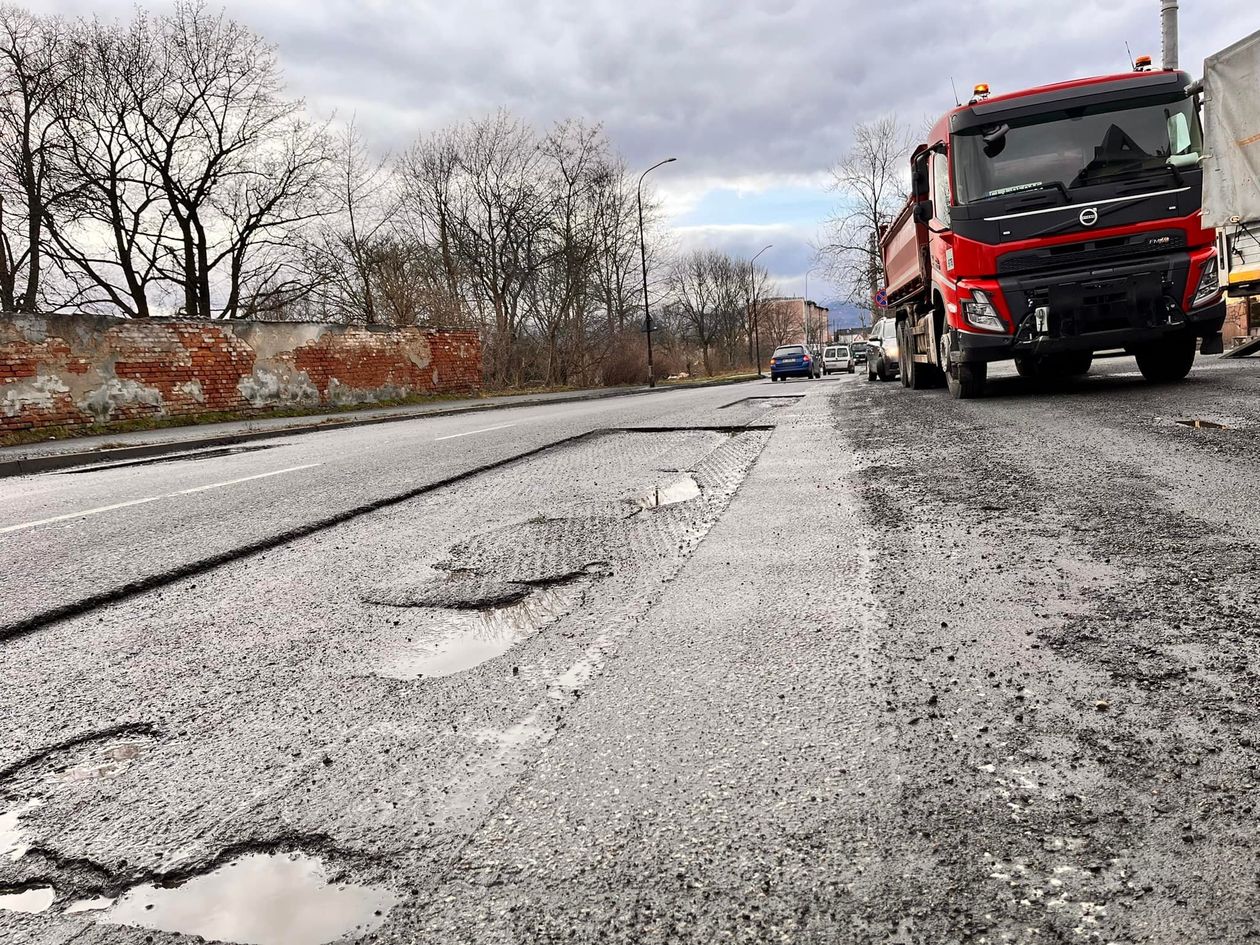 Jelenia Góra: Bieżące naprawy dróg 12.02.2024