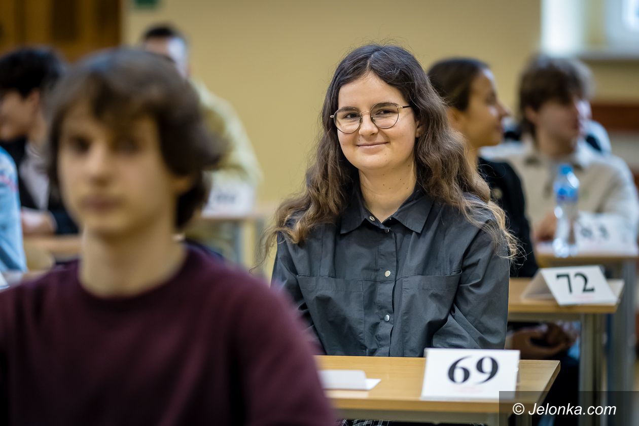 Jelenia Góra: Okręgowy etap 50. Olimpiady Geograficznej w jeleniogórskim "Żeromie"