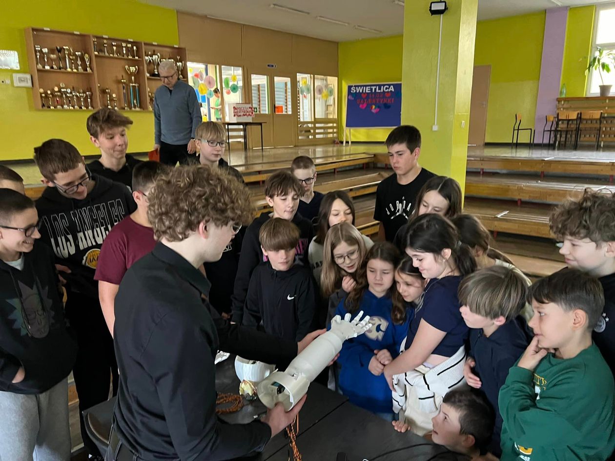 Jelenia Góra: Robot z Żeroma w SP 11