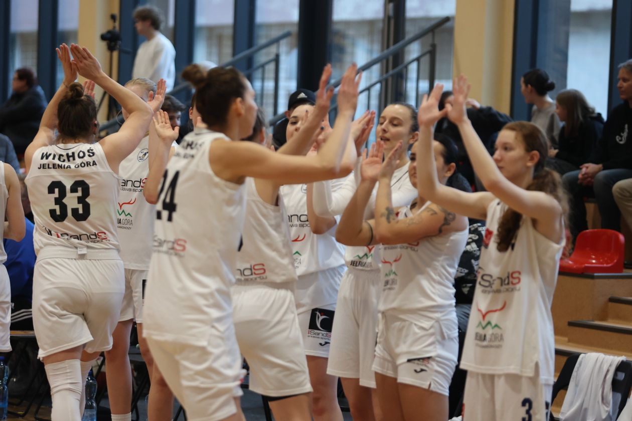 Jelenia Góra: Wichoś walczy z MOSiR Bochnia