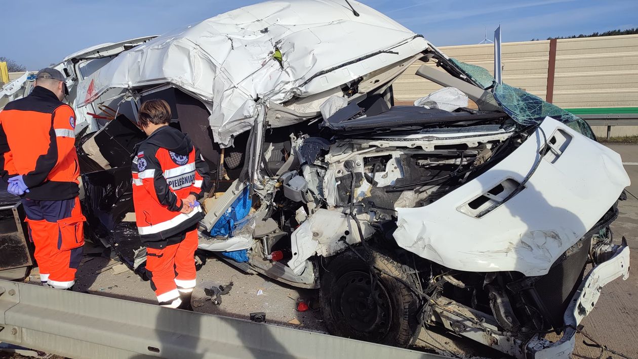 Autostrada A4: Wypadek ciężarówek i kuriera