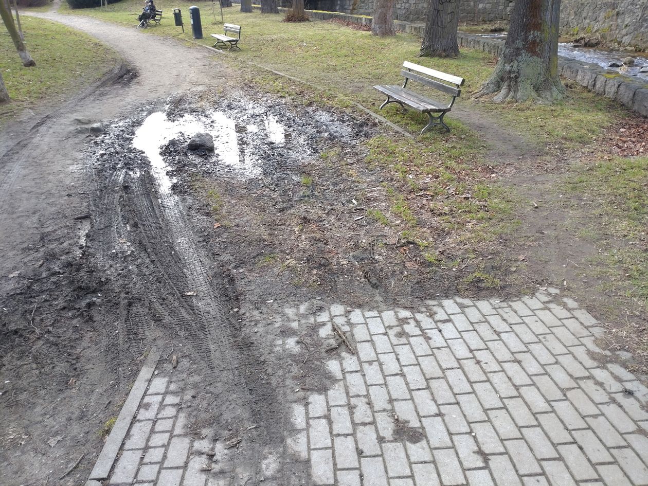 Sobieszów: Alejka wstydu pod Chojnikiem