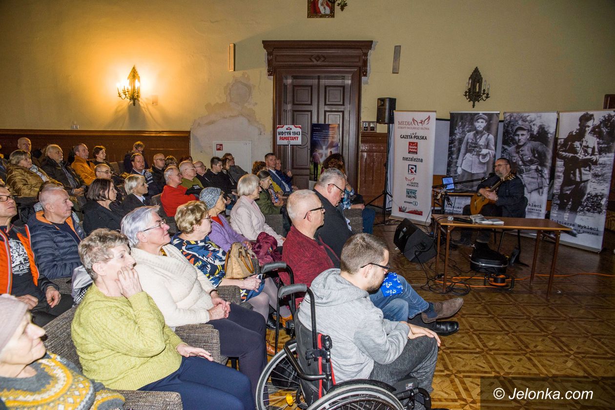 Jelenia Góra: Posłuchali barda