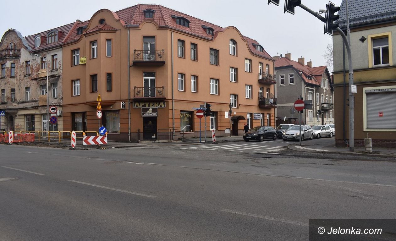 Jelenia Góra: Utrudnienia na skrzyżowaniu Wolności i Morcinka
