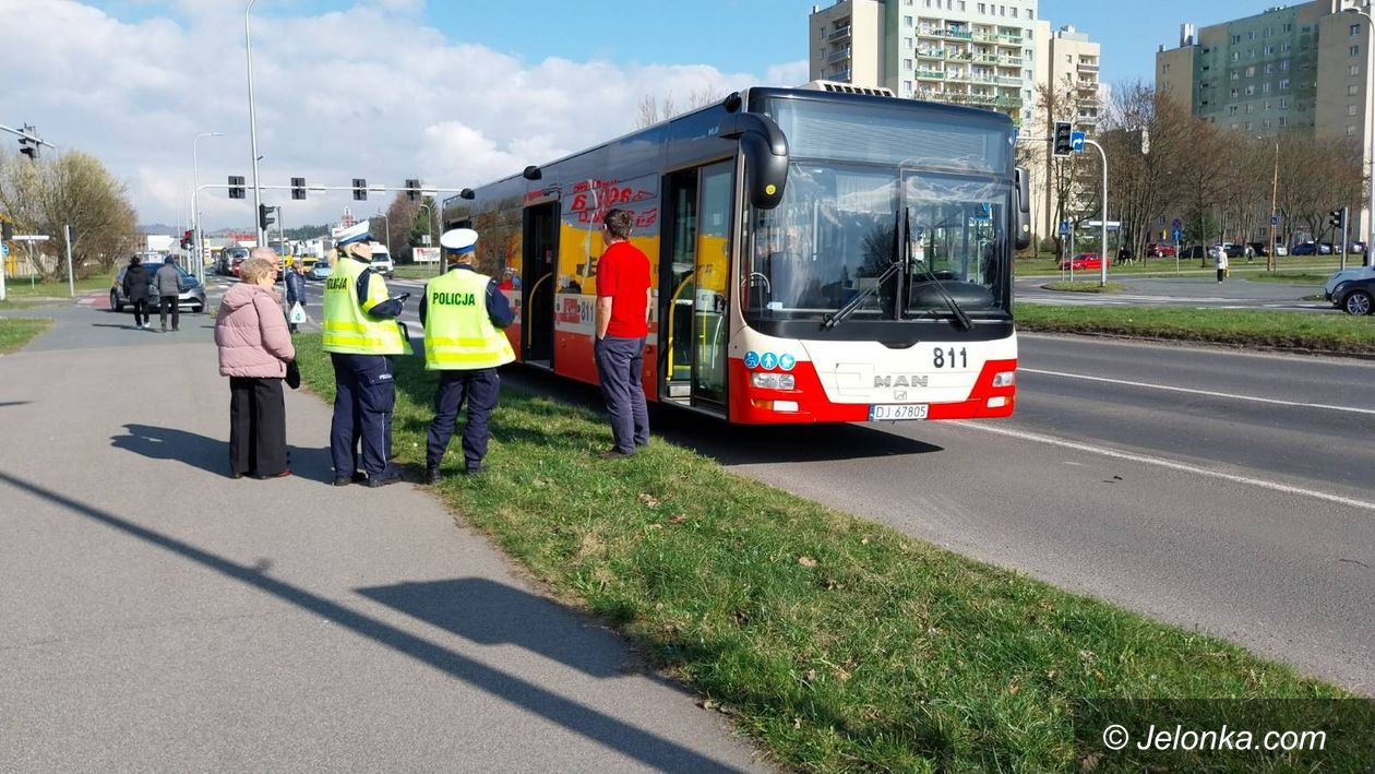 Jelenia Góra: Autobus z osobowym