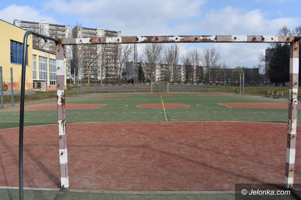 Jelenia Góra: Będzie remont boisk przy "Jedenastce"