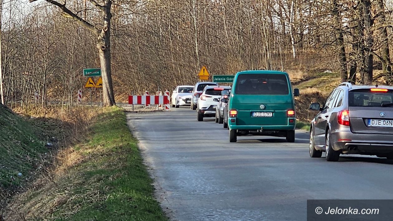 Jelenia Góra: Rozpoczął się remont ulicy Łomnickiej