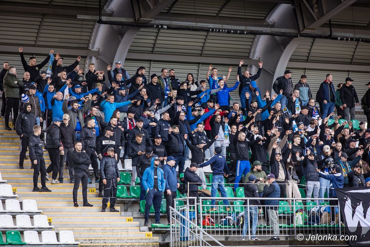 Jelenia Góra: Kibice dopisali, blisko 1200 fanów przy Złotniczej!