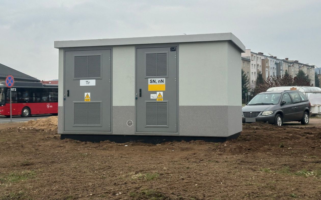 Jelenia Góra: Montują ładowarki autobusowe