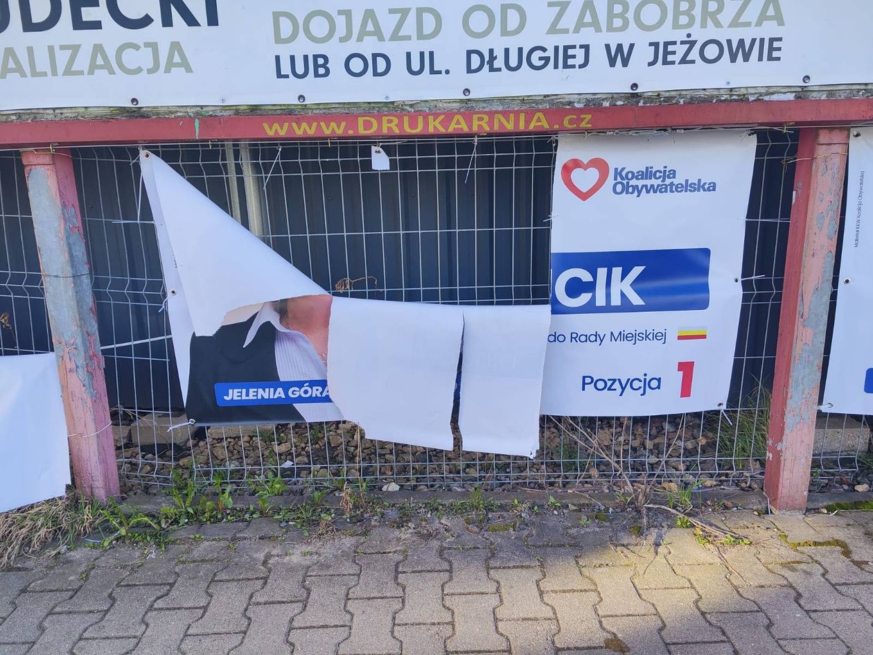 Jelenia Góra: Kto zniszczył banery wyborcze?