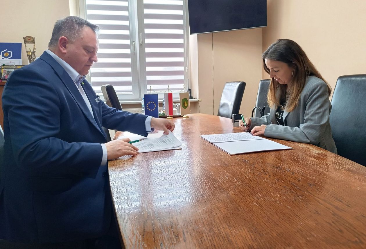 Mysłakowice: Podpisanie umowy na remont ul. 1 Maja