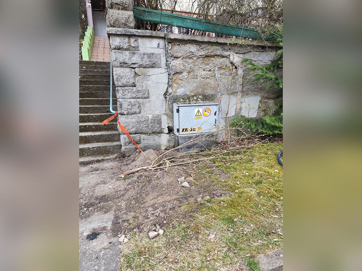 Dolny Śląsk: Kto zostawił bajzel przy murze?