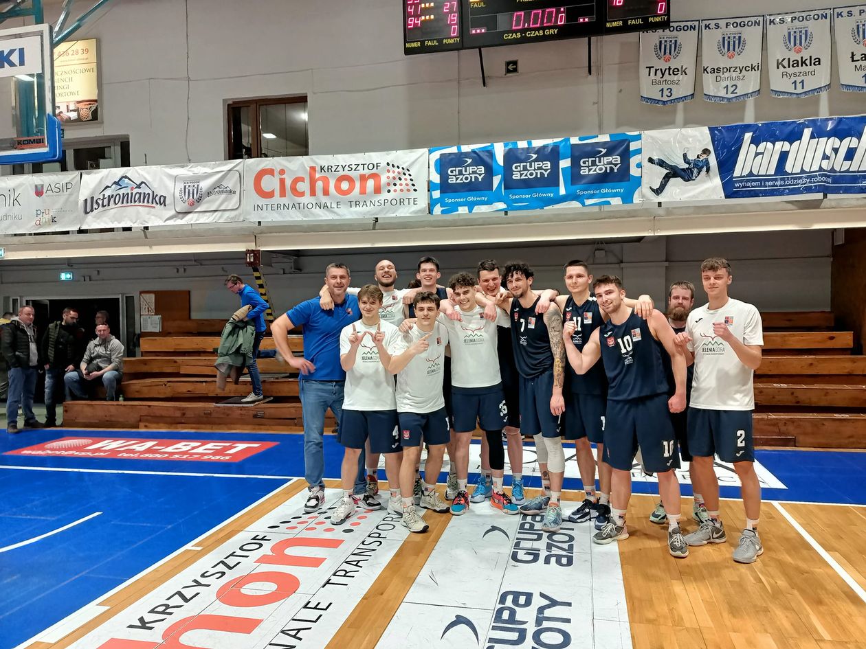 II liga koszykarzy: Nokautujemy lidera w czwartej kwarcie