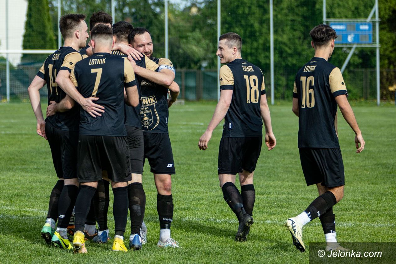 Liga okręgowa: Zmniejszają dystans do lidera [WYNIKI/TABELA]