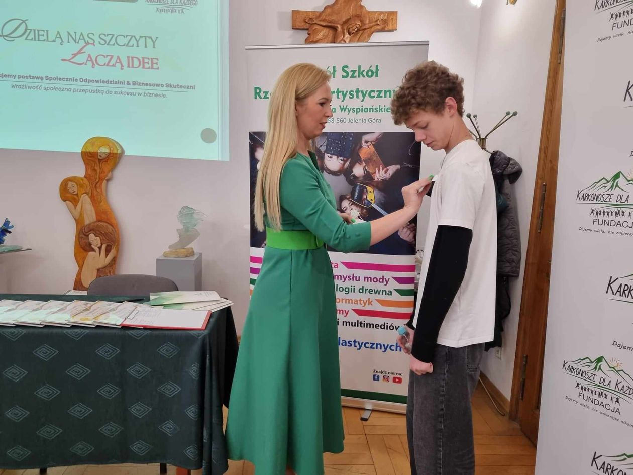Jelenia Góra: Dzielą nas szczyty, łączą idee