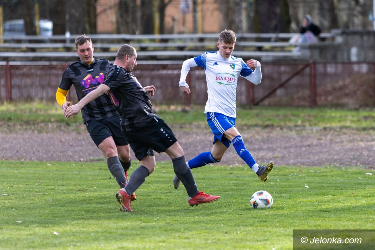 Klasa A: Rezerwy tracą pozycję lidera