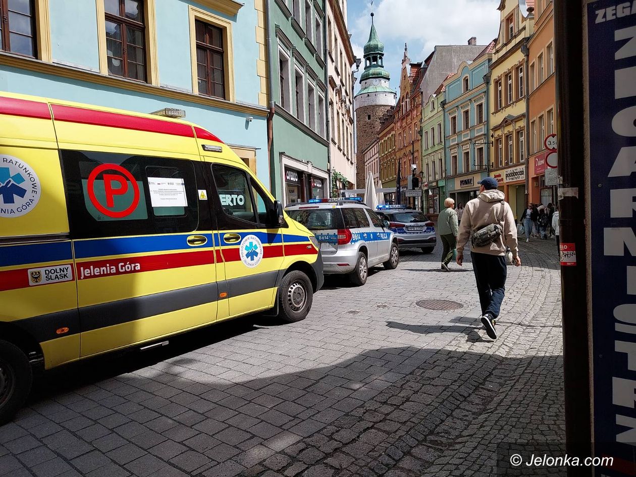 Jelenia Góra: Służby pomagają