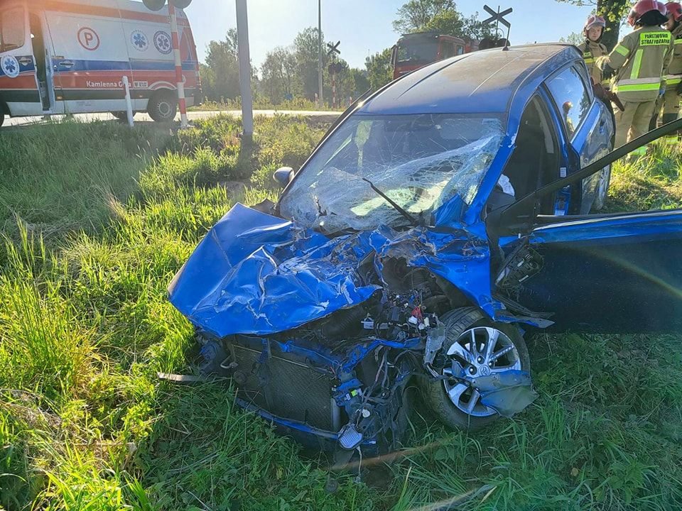 Kamienna Góra: Wjechał prosto pod pociąg