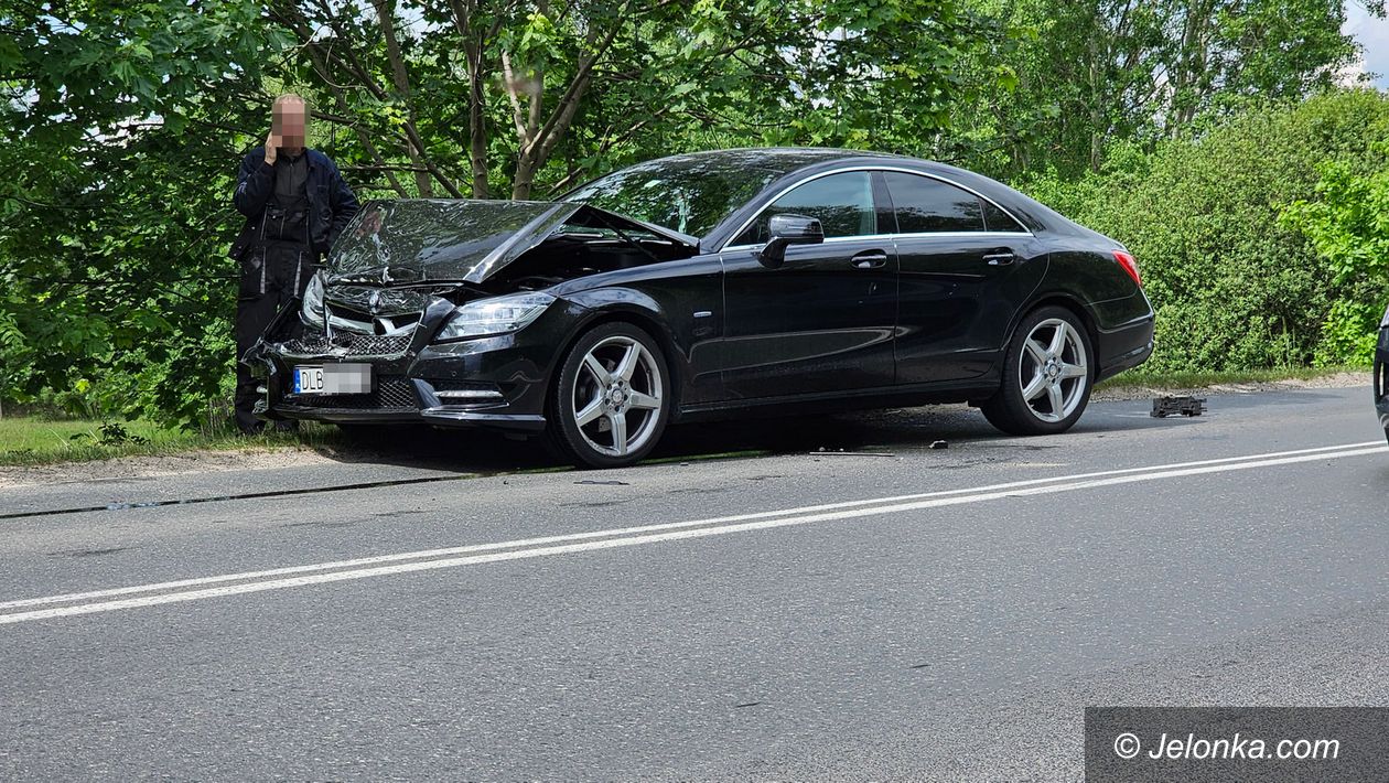 Jelenia Góra: Mercedes wjechał w tył Kia
