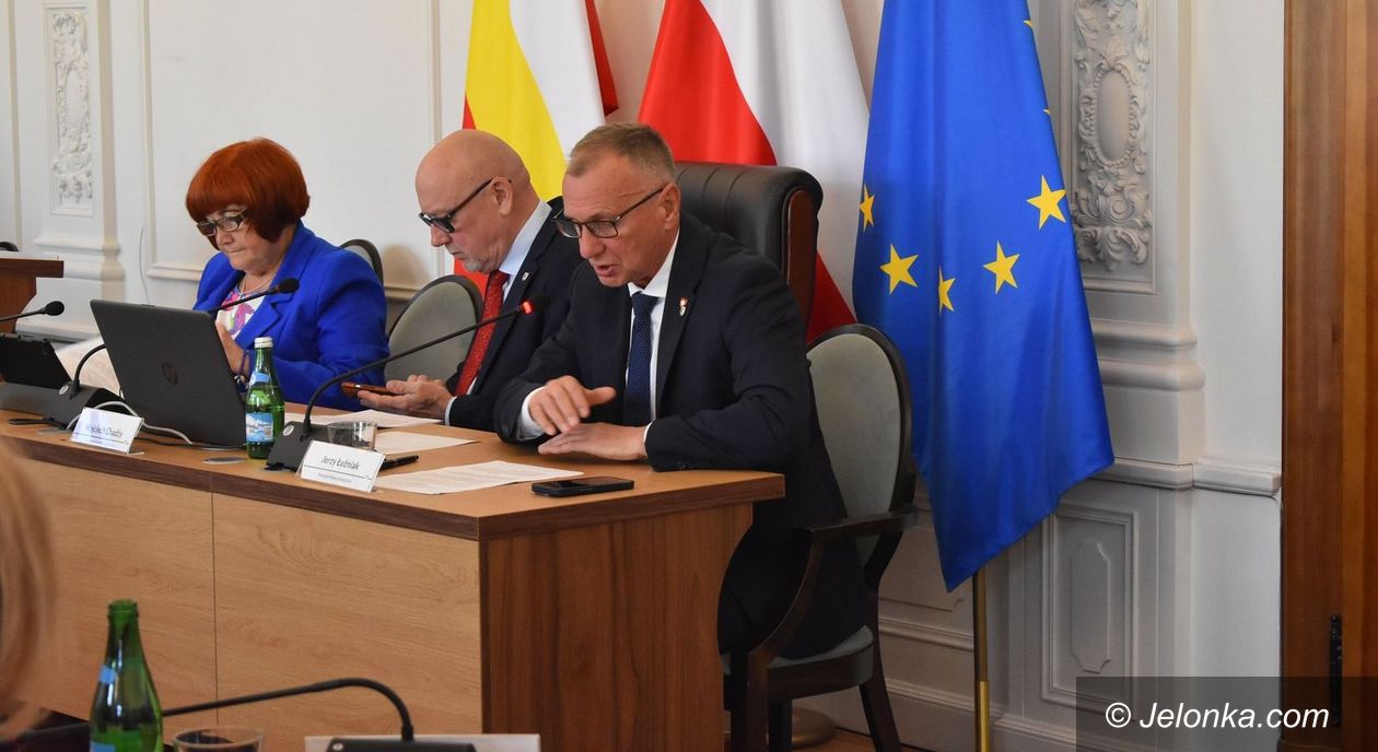 Jelenia Góra: Na sesji o budżecie i przystankach