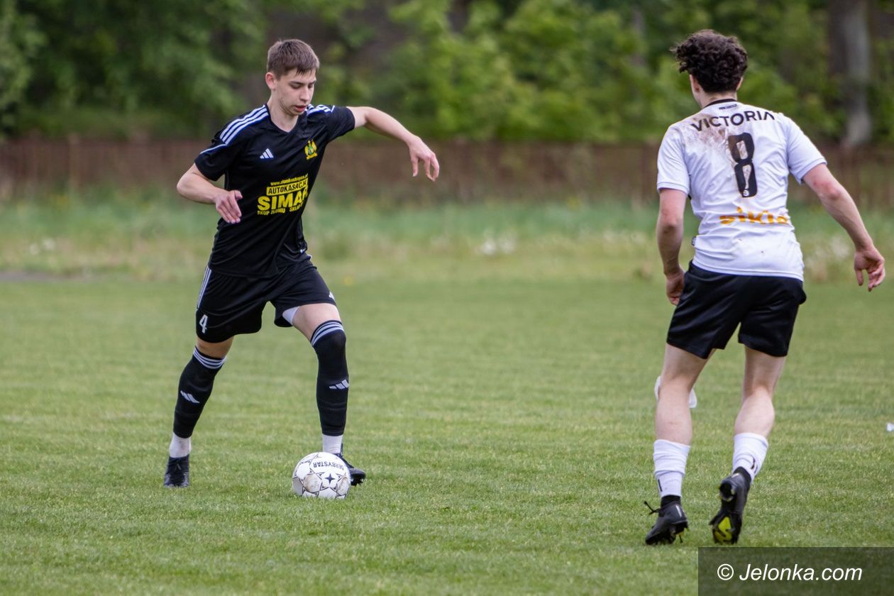 Liga okręgowa: Wicelider tabeli nie zwalnia tempa