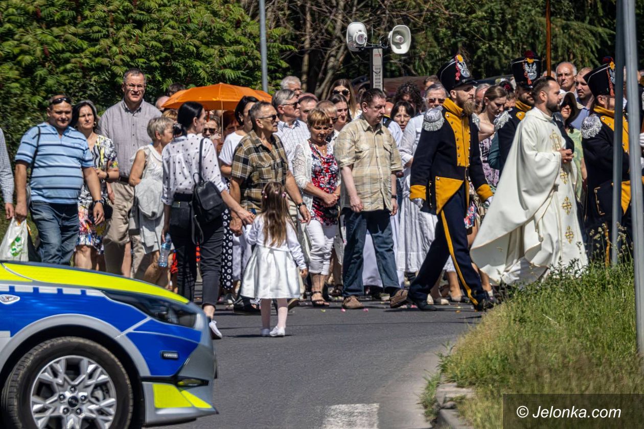 Jelenia Góra: Procesja w parafii przy ul. PCK