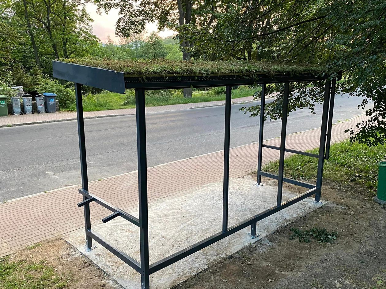 Kowary: Trwa montaż „zielonych przystanków”