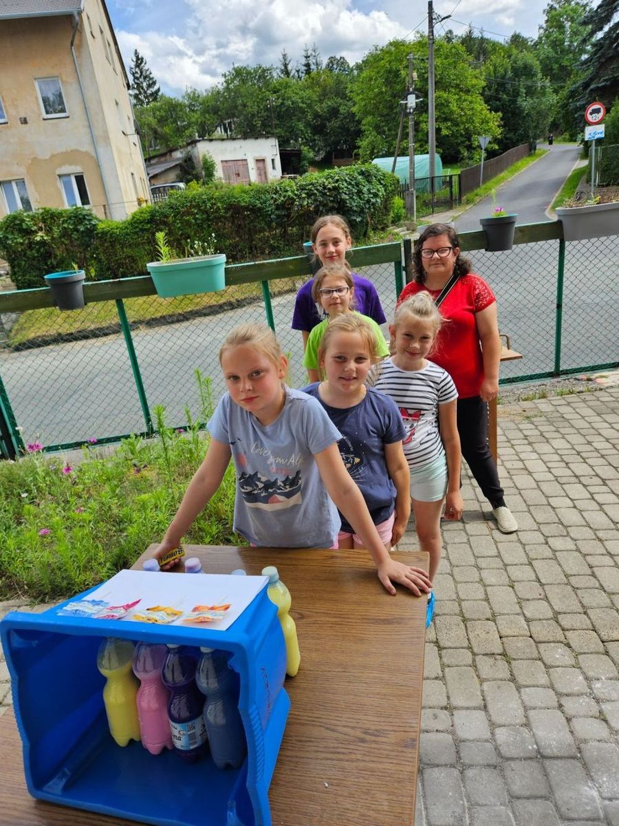 Janowice Wielkie: Dzieci malowały mural w świetlicy
