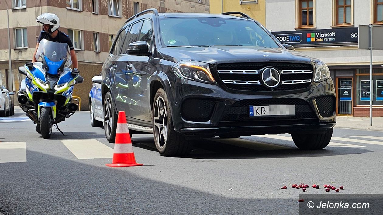 Jelenia Góra: Starszy pan wjechał w starszą panią