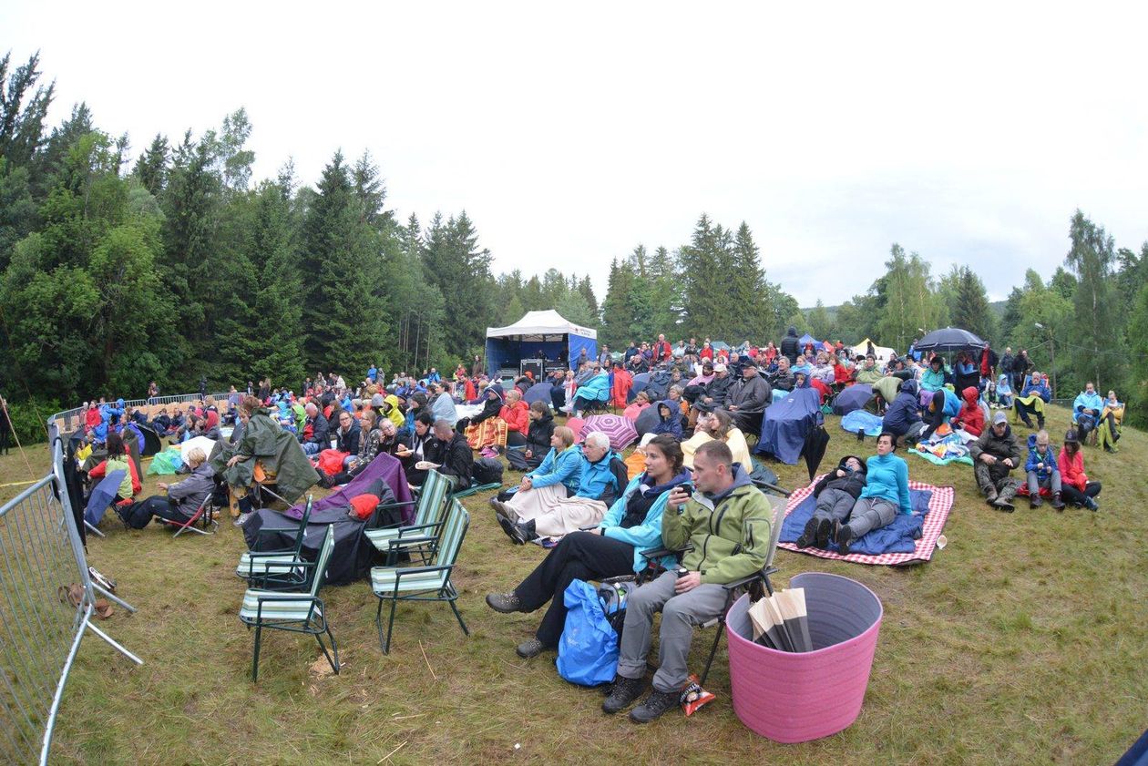 Podgórzyn: „Gitarą i Piórem” – trudne początki, z desek zrobili wigwamy