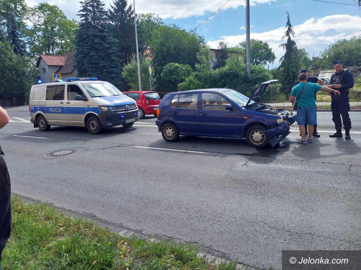 Jelenia Góra: Mandat dla kierowcy Polo