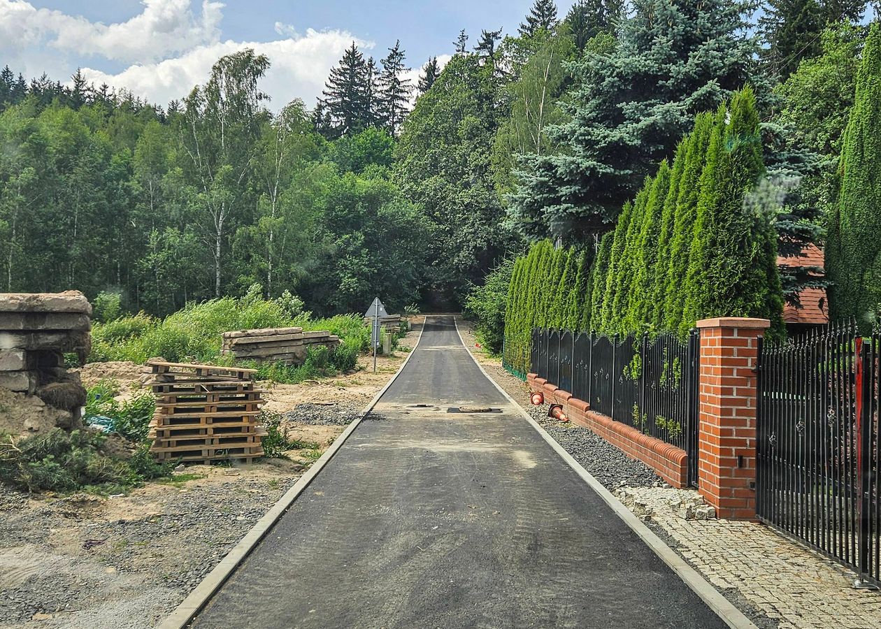 Łomnica: Łomnica – finisz przebudowy ul. Poprzecznej