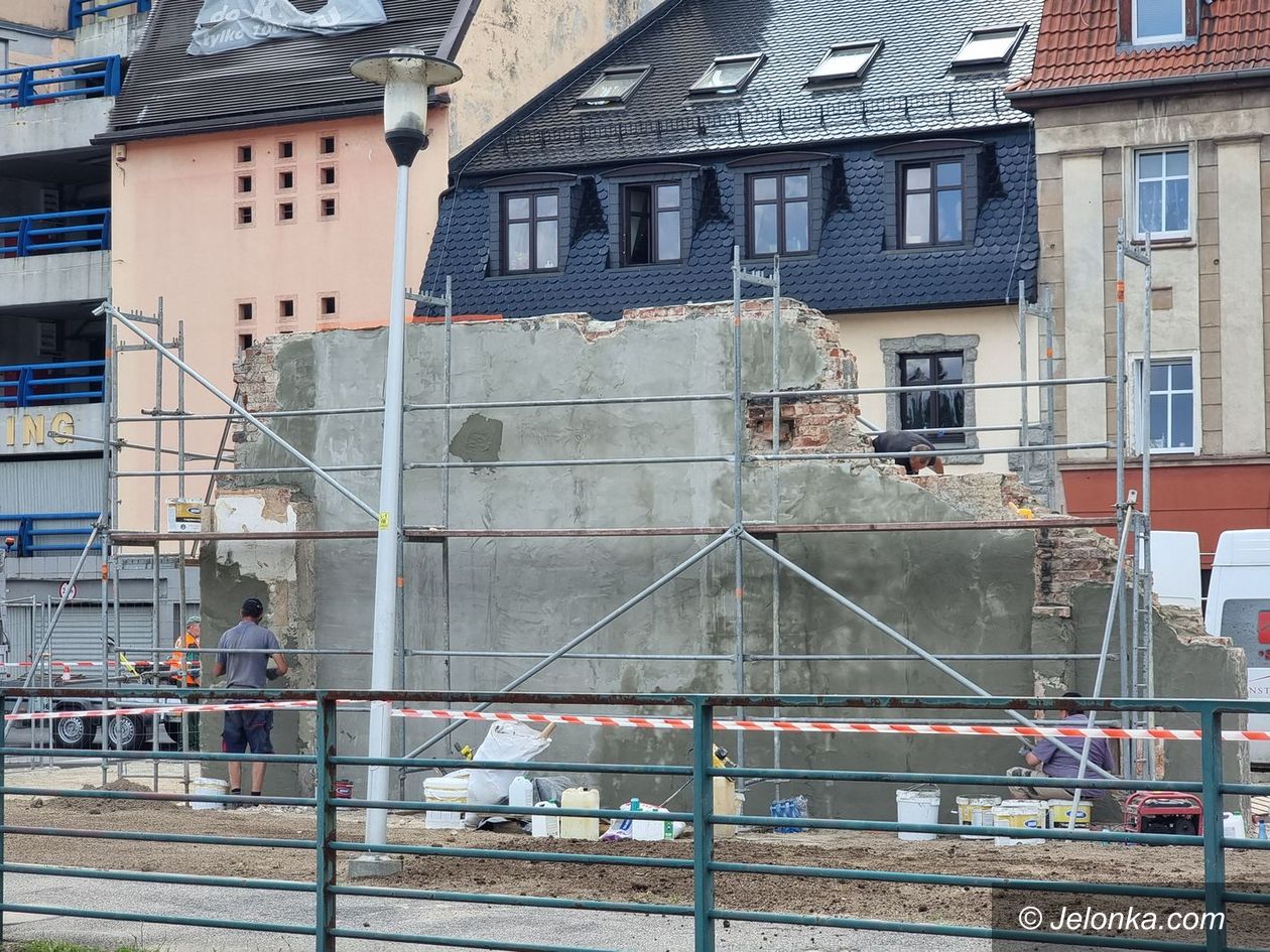 Jelenia Góra: Roboty na Skwerze Powstania Warszawskiego