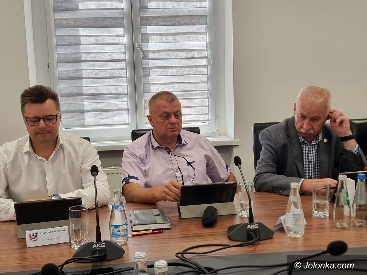 Powiat: Korekty w budżecie powiatu karkonoskiego