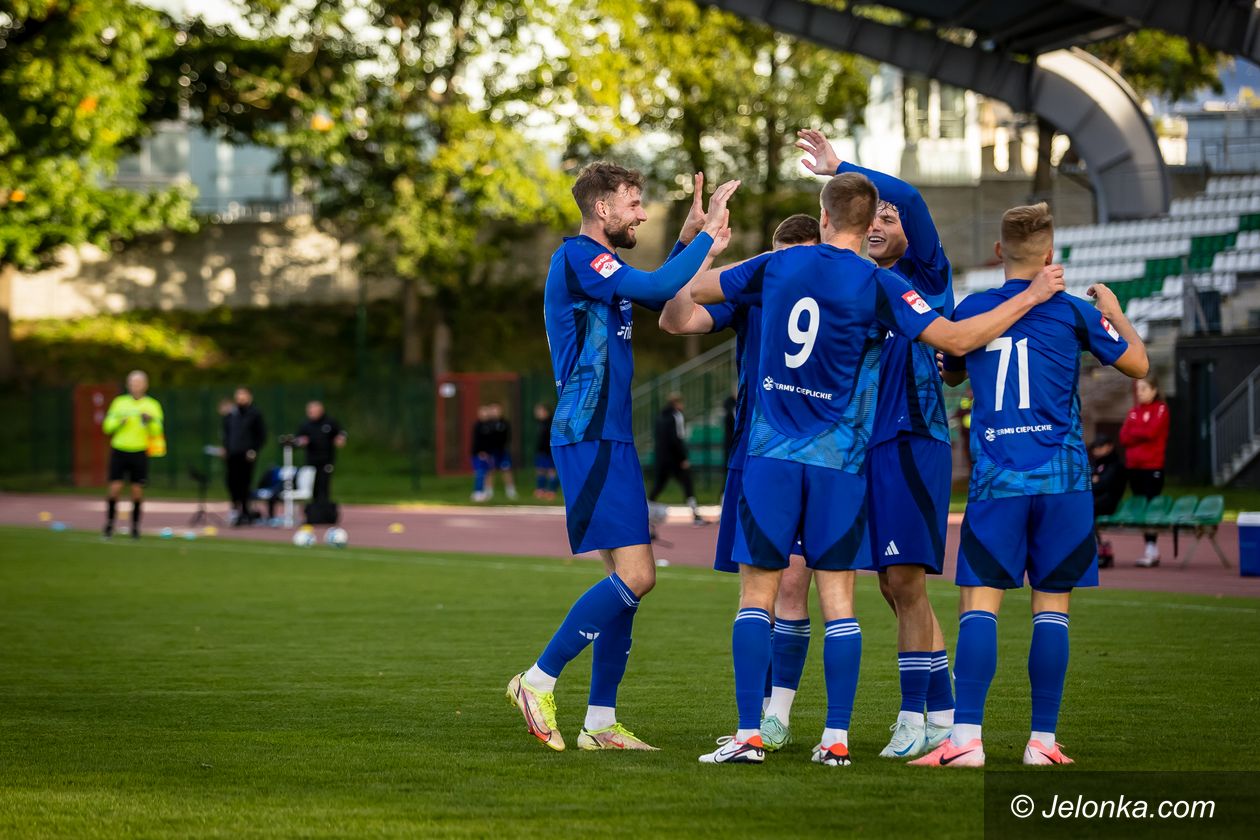 III liga: Przybylski znów trafia, Karkonosze wygrywają!