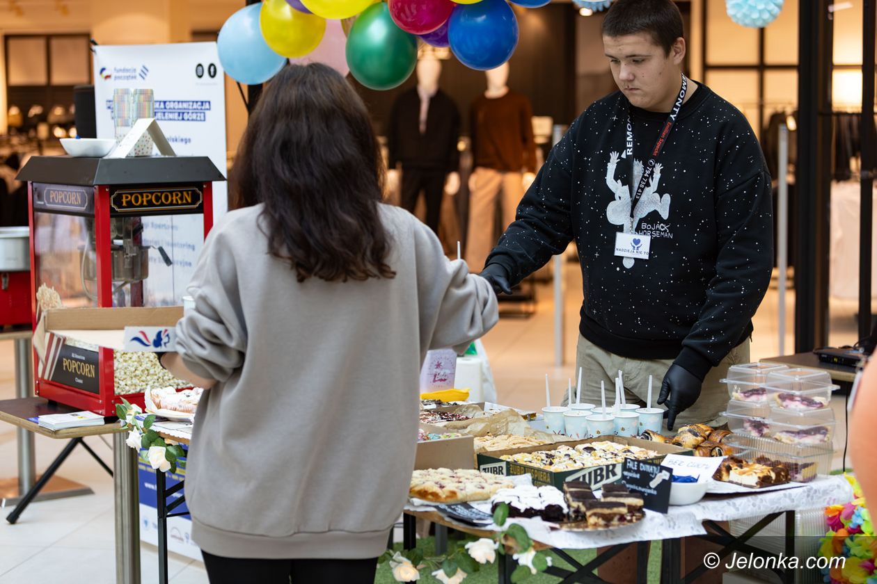 Jelenia Góra: Kiermasz ciast w galerii