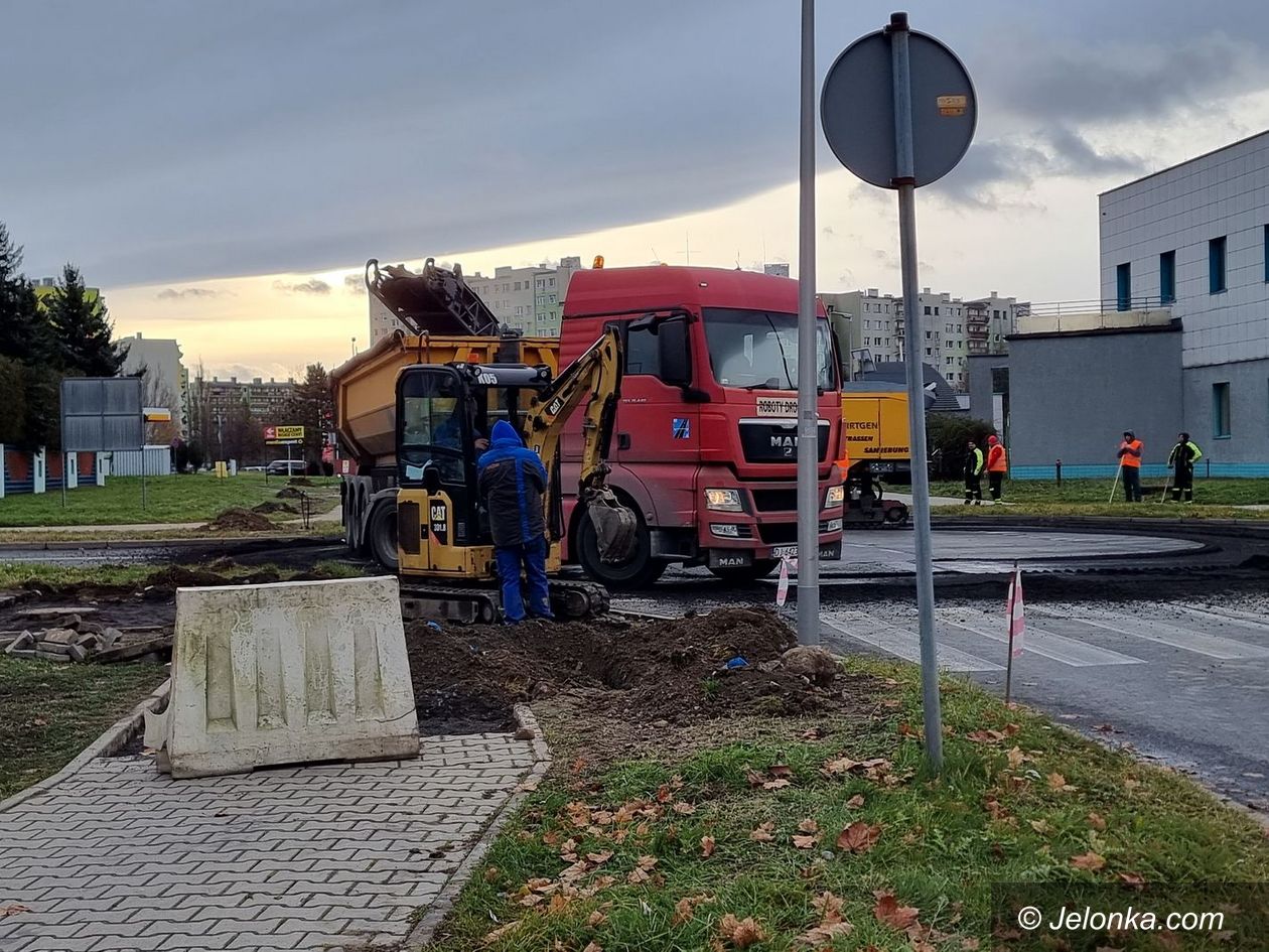 Jelenia Góra: Ruszyła budowa ronda obok ZUS – u