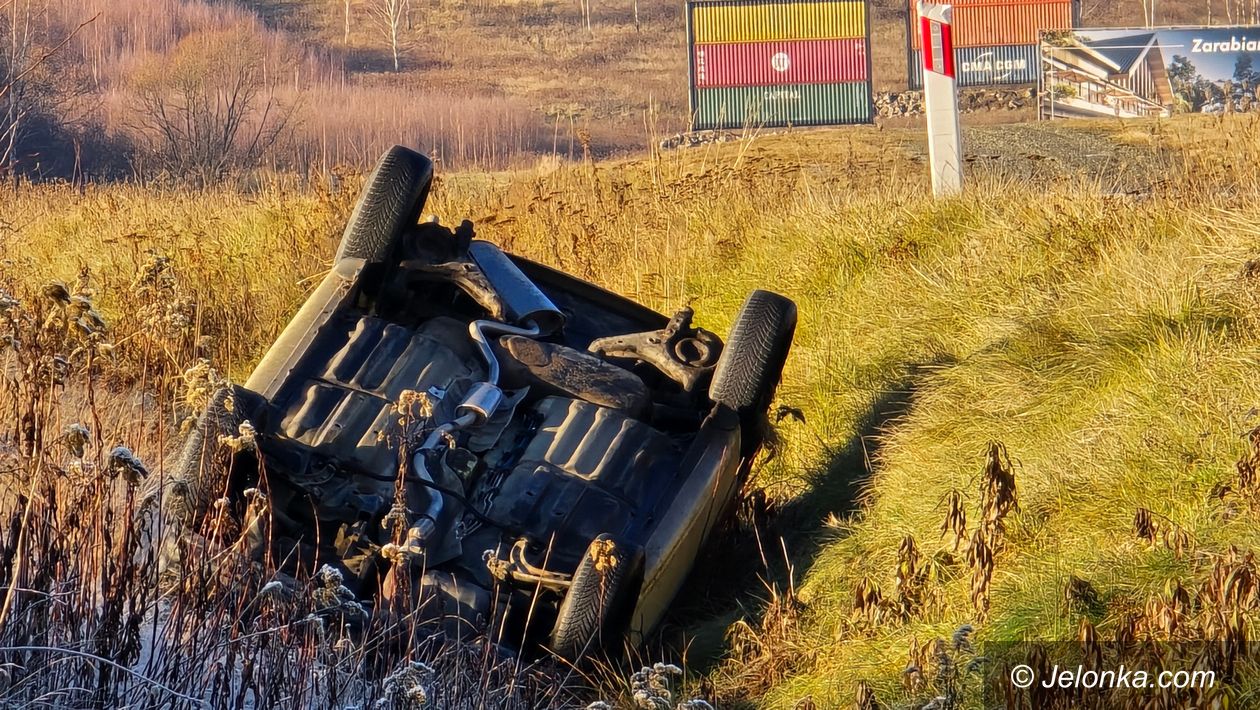 Jelenia Góra: Dachowanie nad ranem