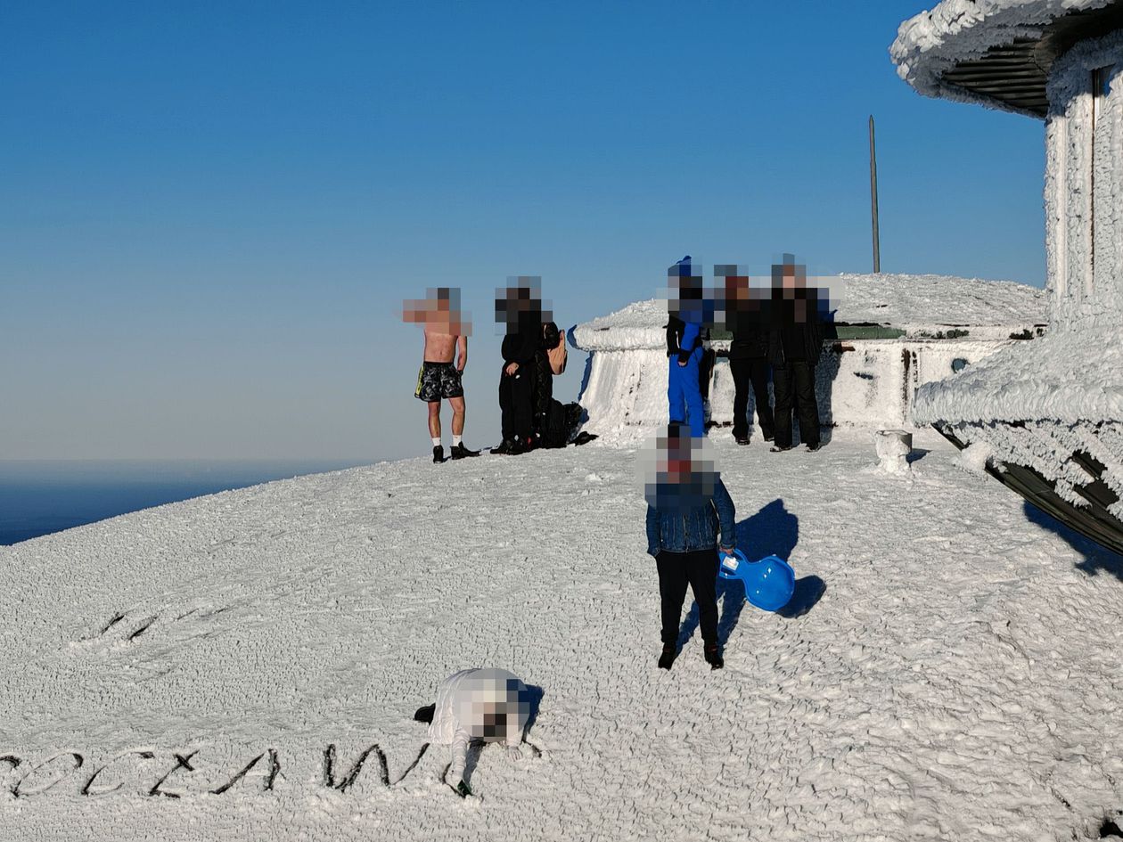 Karkonosze: Dach Śnieżki śmiertelną atrakcją?