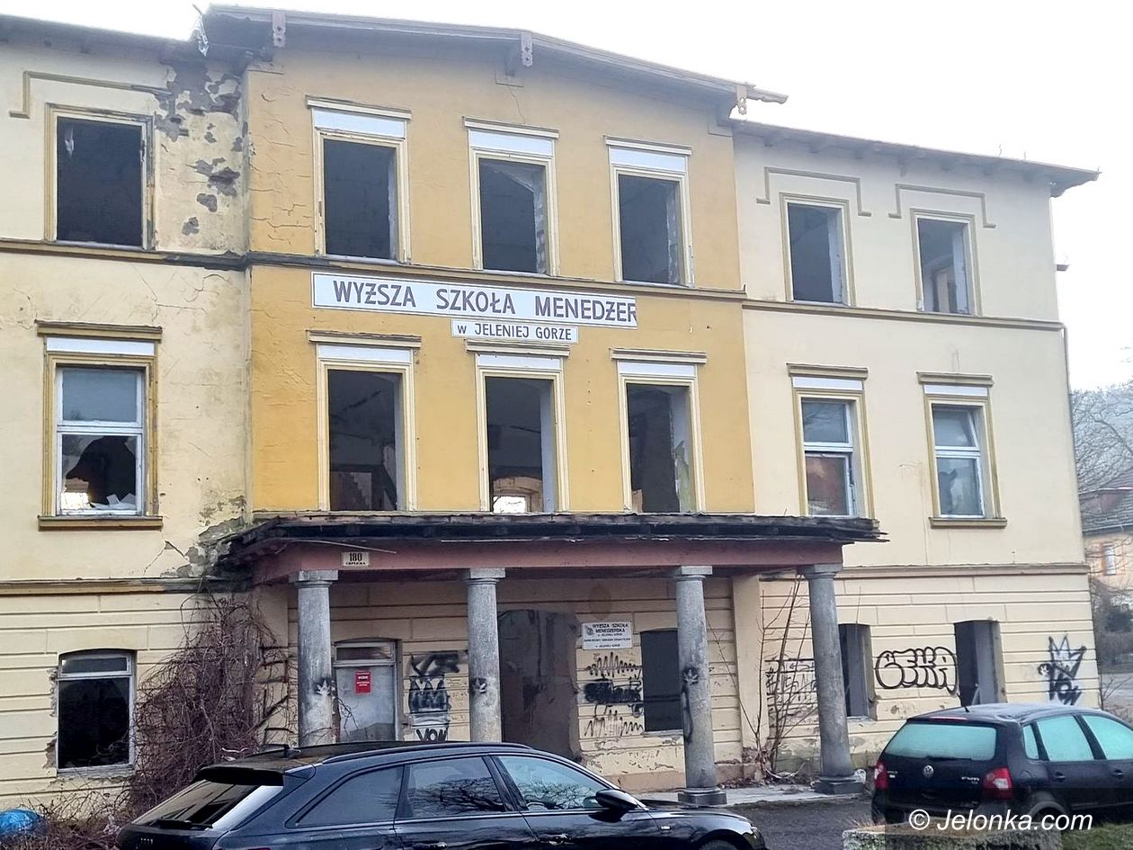 Sobieszów: Trwa demolka szkoły w Sobieszowie