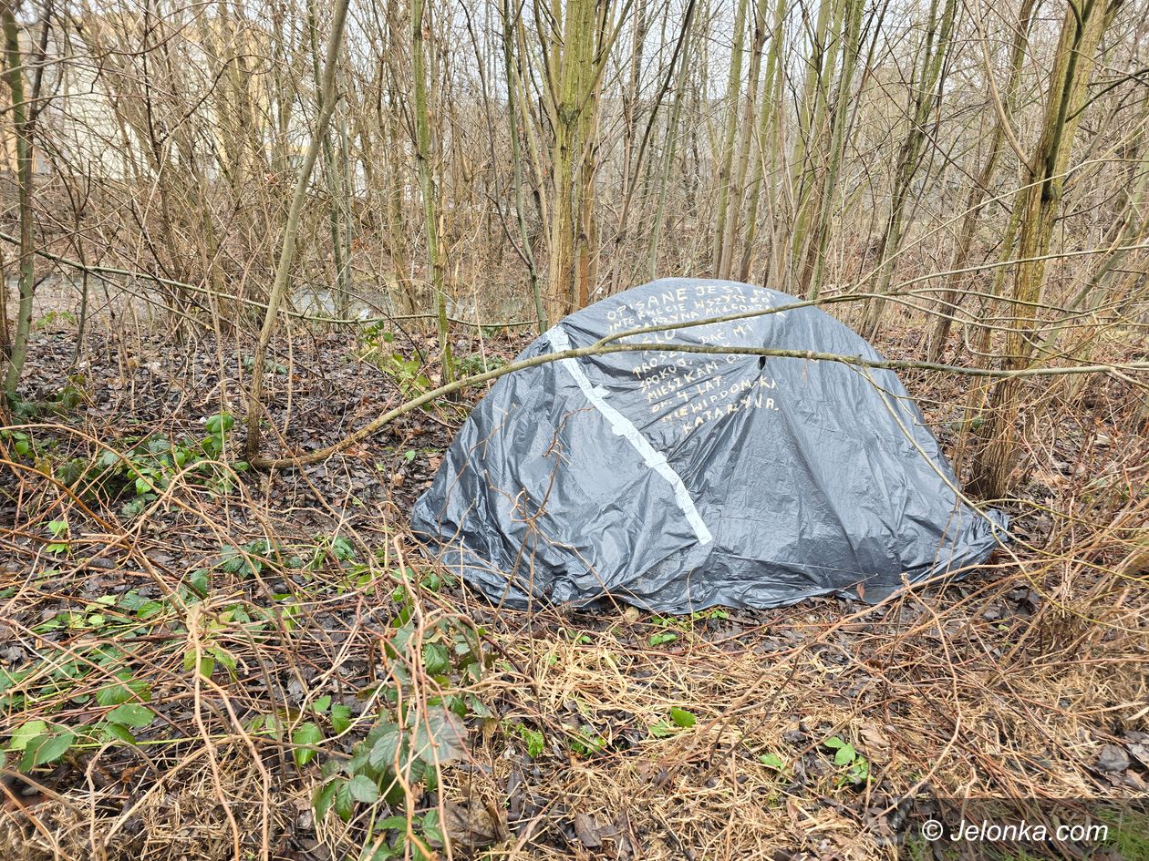 Jelenia Góra: W namiocie ma już cieplej