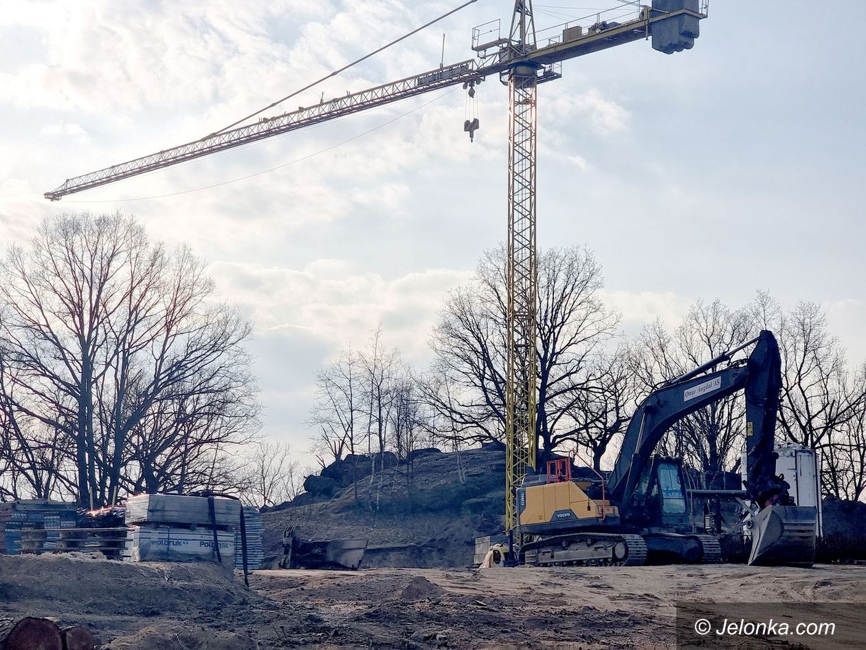 Jelenia Góra: Budują mieszkania przy Skałkach
